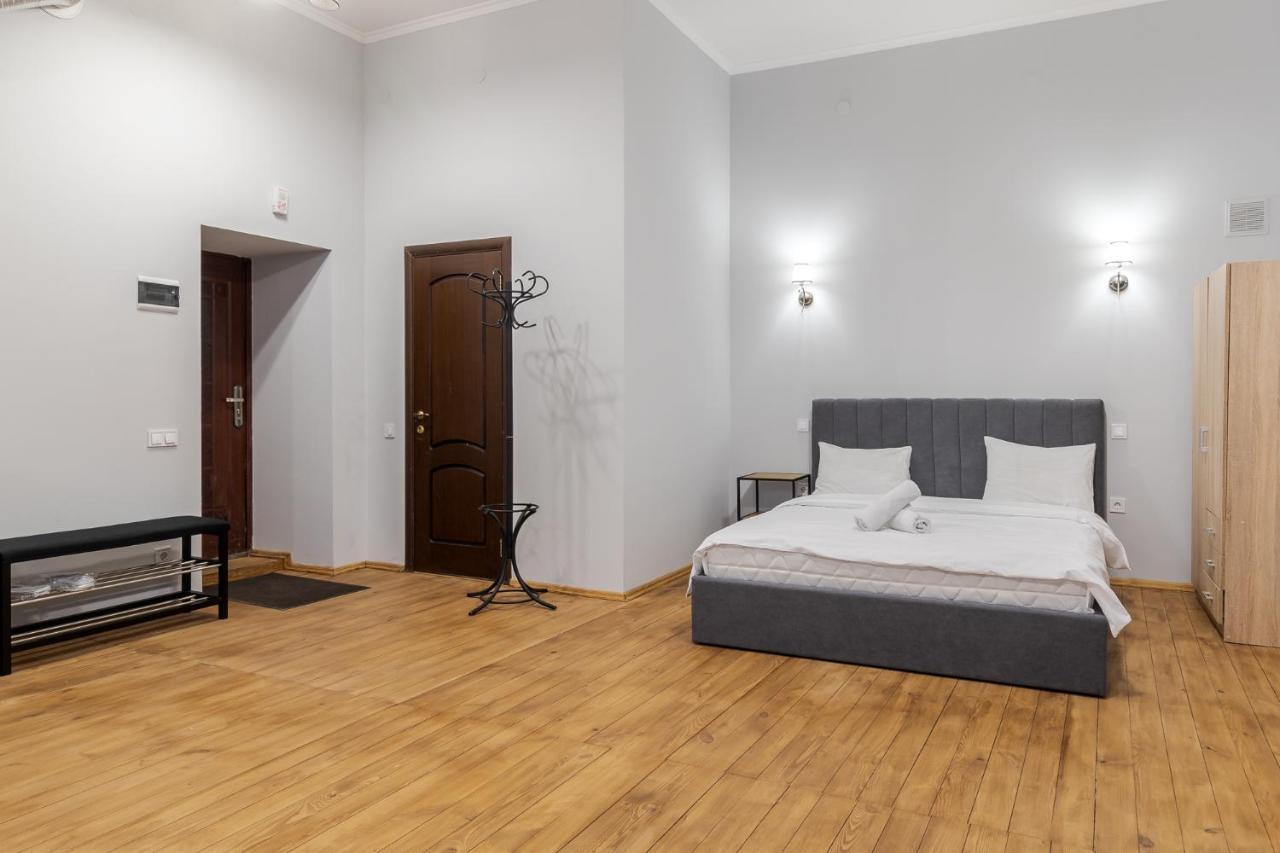Apartment On Stavropihiiska Street 3 Lviv Luaran gambar
