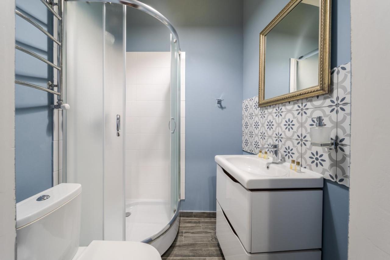 Apartment On Stavropihiiska Street 3 Lviv Luaran gambar