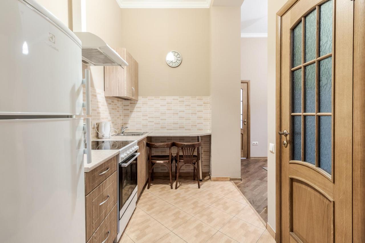 Apartment On Stavropihiiska Street 3 Lviv Luaran gambar