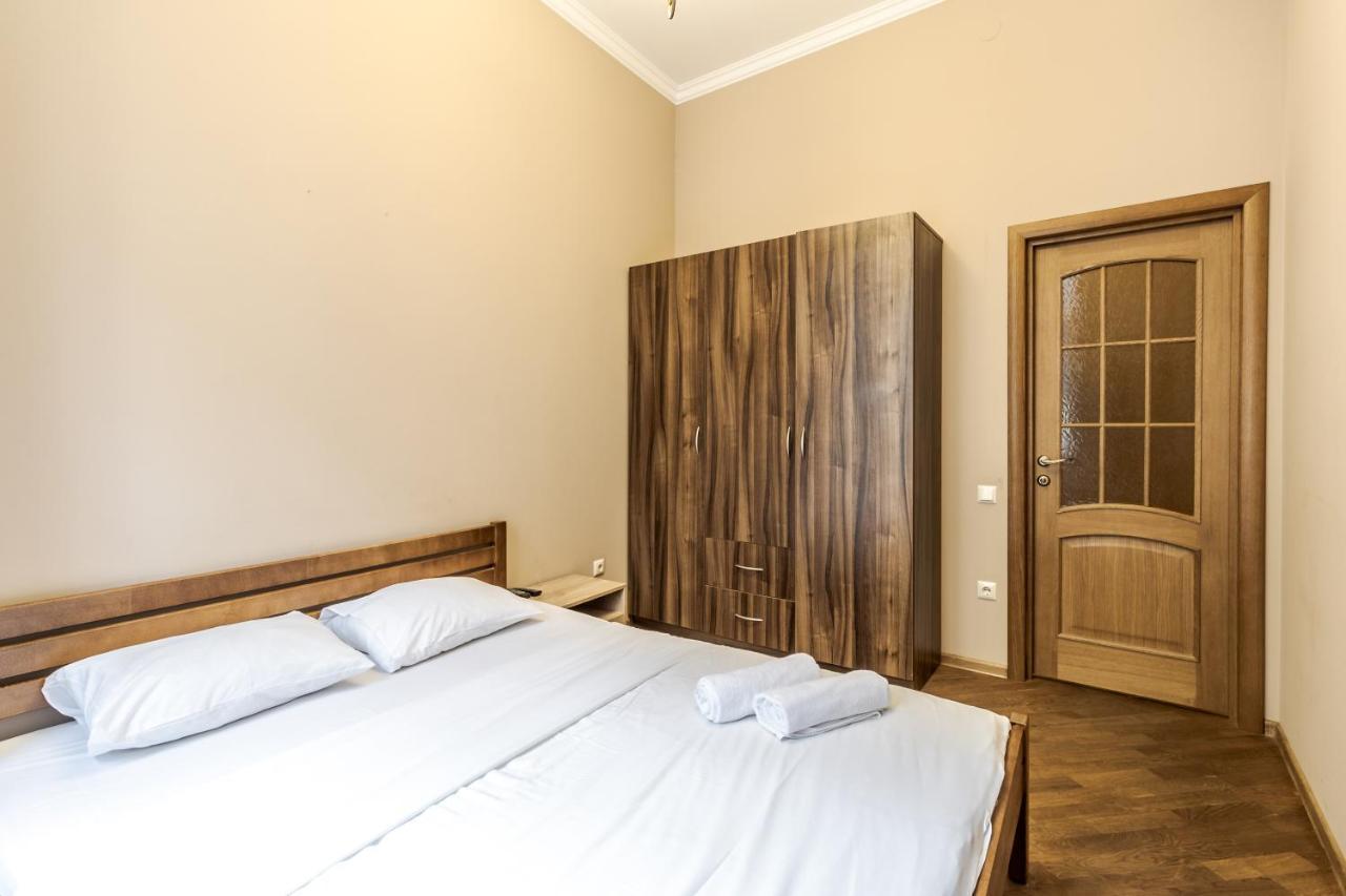 Apartment On Stavropihiiska Street 3 Lviv Luaran gambar
