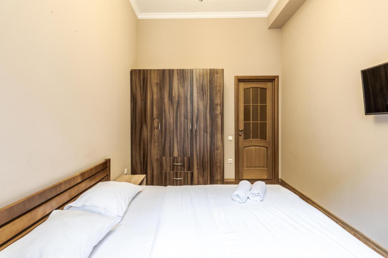 Apartment On Stavropihiiska Street 3 Lviv Luaran gambar